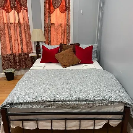 A Spacious Room In Queens